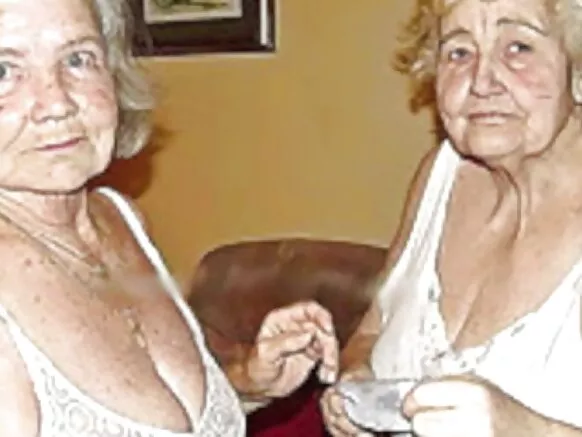 Pussies ɓooyɗi no feewi, perverted par fucking satyriasses ɓooyɗi.