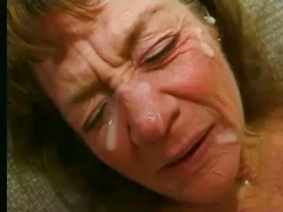 Wrinkled granny hot ladies xxx yiɗi cum gila 4 cocks e ko heewi.