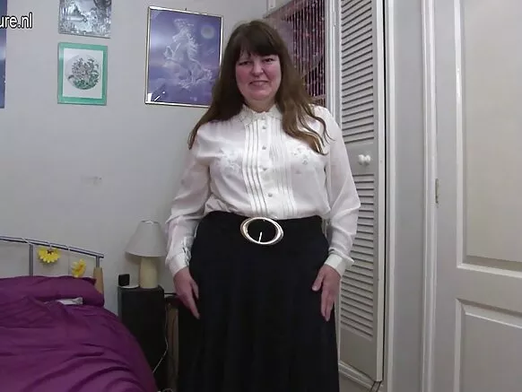 Amateur mawɗo mama e wideyooji ɗi ngalaa njoɓdi busty mawɗo weelo vagina.