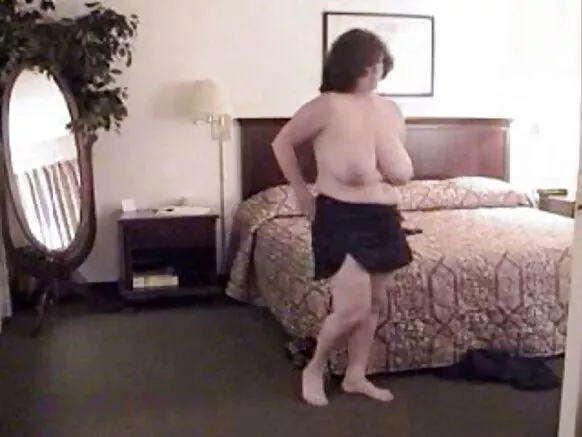 Ian strips e tits mawɗo mawɗo.