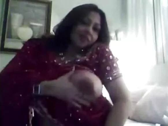 Hot Indian girl holliri mawɓe mum Kolommbinaaɓe fucking tits e pussy.