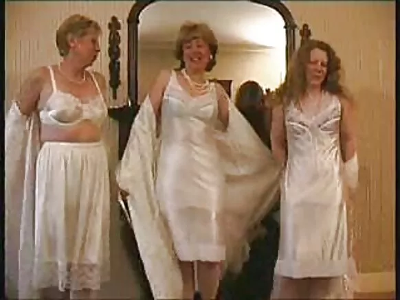 Wideyooji porno lingerie ɓooyɗi e sukaaɓe e mawɓe rewɓe wuro ngoo.