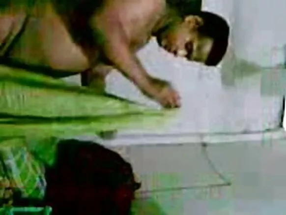 Real homemade indian aunty ni saree jogaade mom sex e gorko.