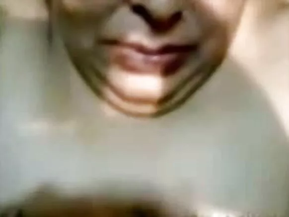 Aunty indiyanke ina rokka blowjob e wideyooji erotik yeeso rewɓe mawɓe.