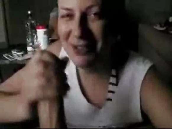 Amateur porno mama e mawɗo sucks ɓiɗɗo sehil.