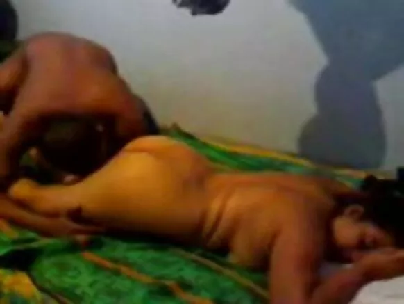 Busty South Indiya Mature Aunty e Boobs mawɗo e Foreplay mawɗo.