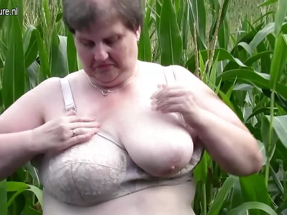 Fat mom e puccu mawɗo ina waɗa ɗum e nder ladde gawri.