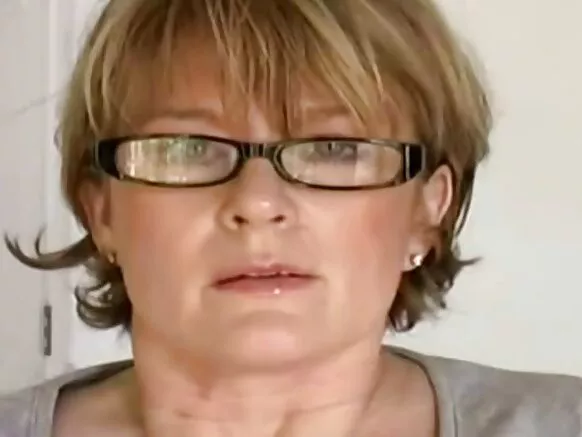 Mi waɗa ɗum e wideyooji galleeji xxx, rewɓe ina njogii laawol mum en e masturbation tawa alaa nudity, masturbation.