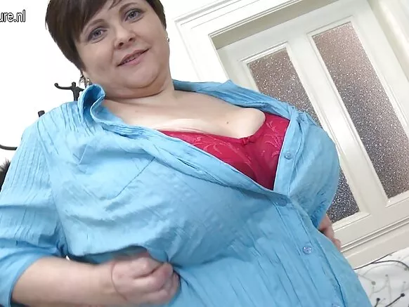Mama mawɗo mawɗo e kosam mature ɓuuɓɗam ina fijira.