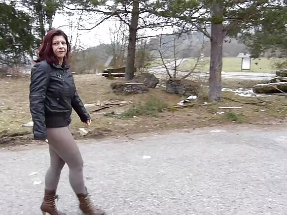 Ɓiɗɗo debbo e nder pantalon, lewru abriil mawndu, 2013.