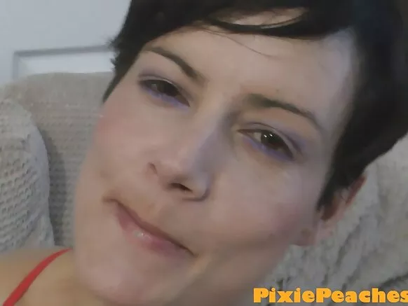 Pixie ina ɓuuɓna wideyooji porno ɗi ngalaa njoɓdi rewɓe ɓooyɓe Angalteer.