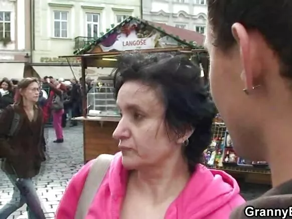 Neene mawɗo mo ɓuuɓri mawndi, mawɗo neene turisma ina diwa e dow ŋoral mum.