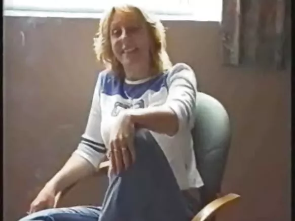 Sex de prostituée mature avec les filles jeunes.